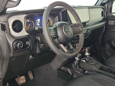 Used 2024 Jeep Gladiator Sport AWD/4WD image 16