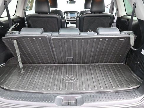 Used 2019 Toyota Highlander Limited AWD/4WD image 9