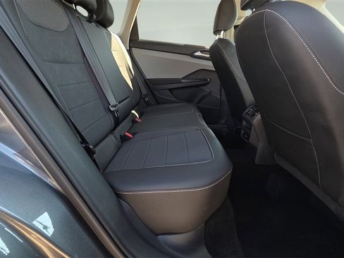 Used 2024 Volkswagen Taos SE image 14