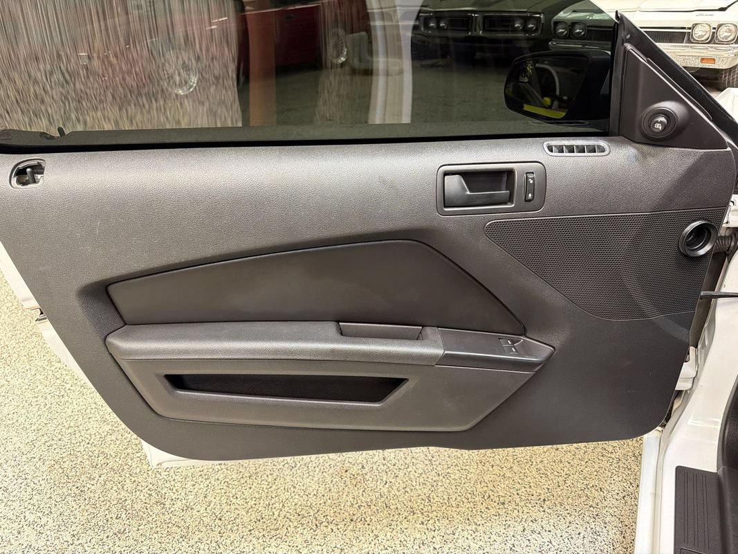 Used 2014 Ford Mustang GT RWD image 26