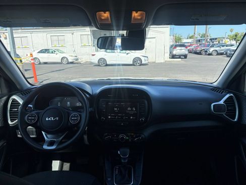 Used 2025 Kia Soul LX w/ LX Technology Package FWD image 31