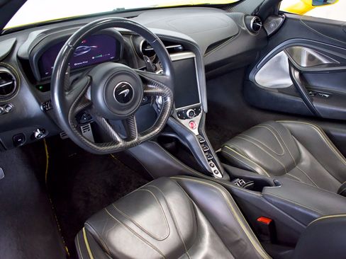 Used 2022 McLaren 720S Luxury RWD image 2