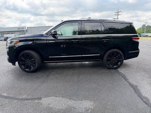 Used 2024 Lincoln Navigator Reserve AWD/4WD image 9