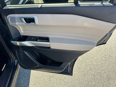 Used 2022 Ford Explorer Limited w/ Equipment Group 301A image 16