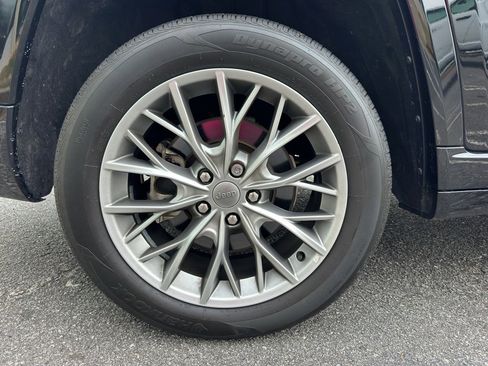 Used 2022 Jeep Grand Cherokee L Summit w/ Luxury Tech Group V image 36