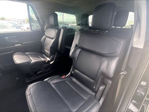 Used 2025 Ford Expedition Platinum image 32
