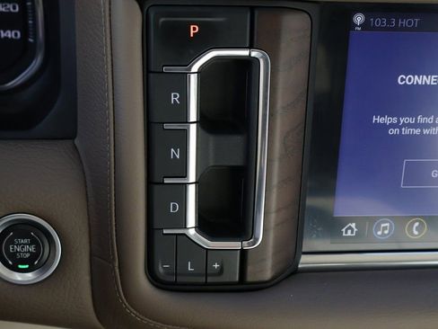 Used 2021 GMC Yukon Denali w/ Denali Premium Package image 39