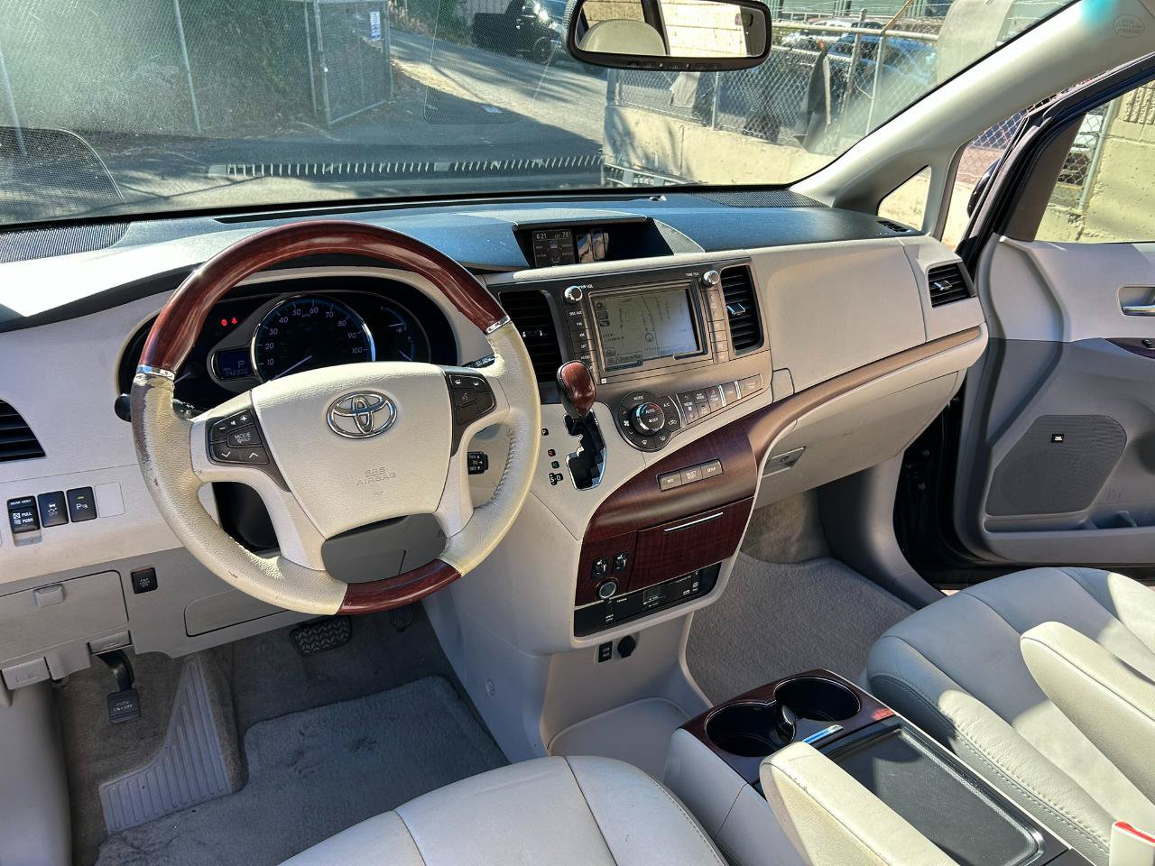 Used 2012 Toyota Sienna Limited w/ Premium Pkg AWD/4WD image 15