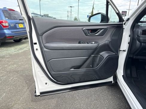 Used 2025 Subaru Forester Premium AWD/4WD image 15