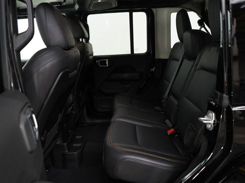 Used 2024 Jeep Wrangler Sahara image 18