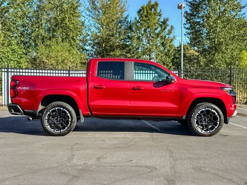 Used 2026 Chevrolet Colorado Z71 w/ Technology Package AWD/4WD image 2