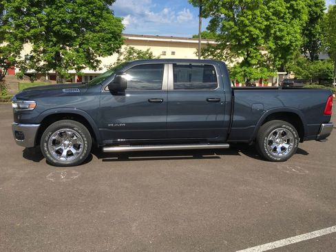 Used 2025 RAM 1500 Big Horn AWD/4WD image 3
