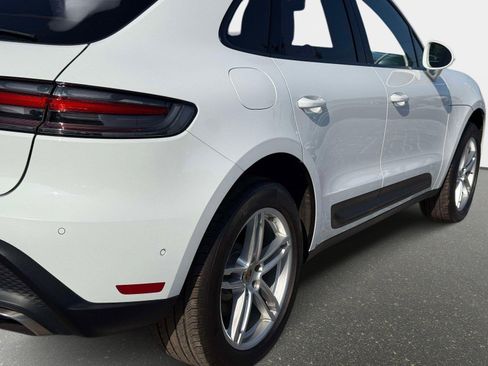 Used 2022 Porsche Macan AWD/4WD image 16