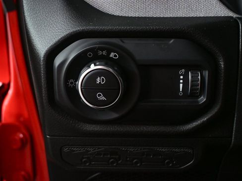 Used 2025 Jeep Gladiator Sport image 8