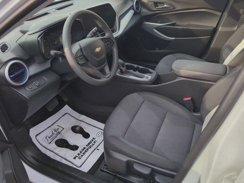 Used 2025 Chevrolet Trax LS w/ Driver Confidence Package FWD image 10