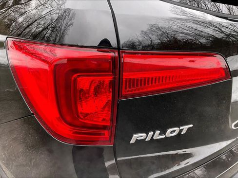 Used 2018 Honda Pilot Elite image 35