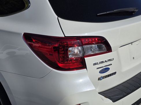 Used 2017 Subaru Outback 2.5i Limited image 7