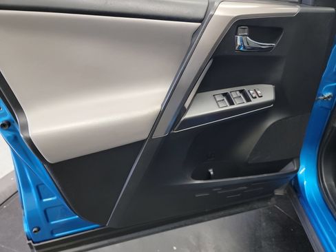 Used 2018 Toyota RAV4 XLE FWD image 13