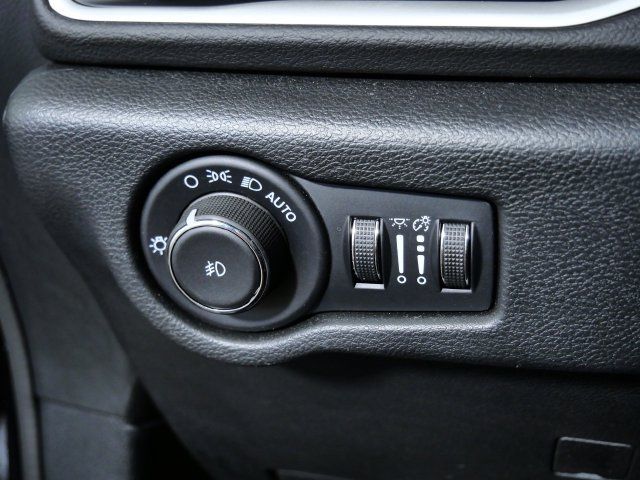 Used 2025 Chrysler Pacifica Select FWD image 27