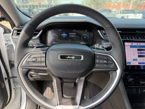 Used 2023 Jeep Grand Cherokee L Limited w/ Black Appearance Package image 14