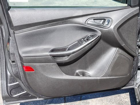 Used 2018 Ford Focus S image 26