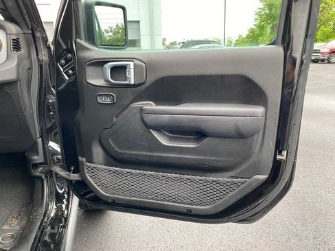 Used 2024 Jeep Wrangler Unlimited AWD/4WD image 43