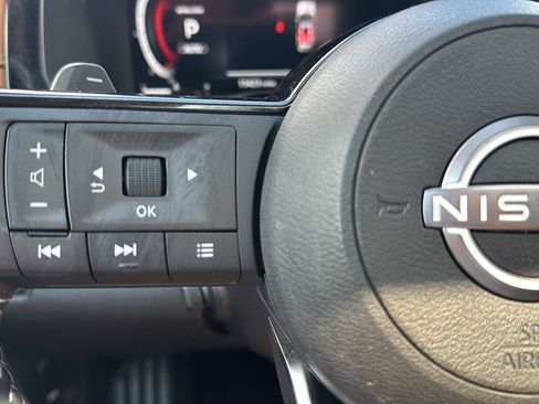 Used 2025 Nissan Pathfinder Platinum AWD/4WD image 18