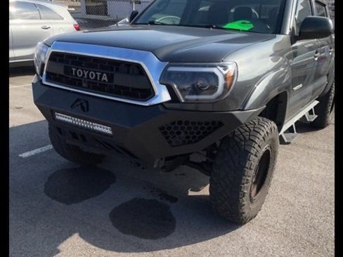 Used 2012 Toyota Tacoma PreRunner image 2