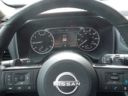 Used 2023 Nissan Rogue SV w/ SV Premium B Package image 11