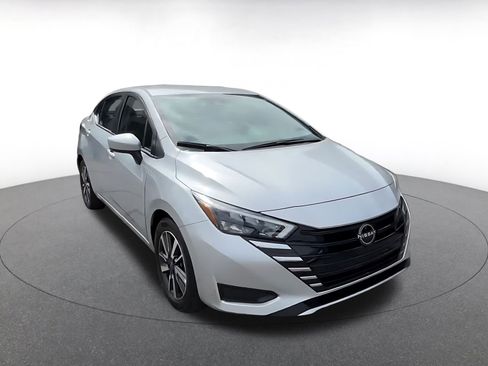 Used 2025 Nissan Versa SV FWD image 3