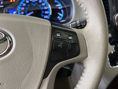 Used 2014 Toyota Sienna XLE w/ Entertainment Package FWD image 33