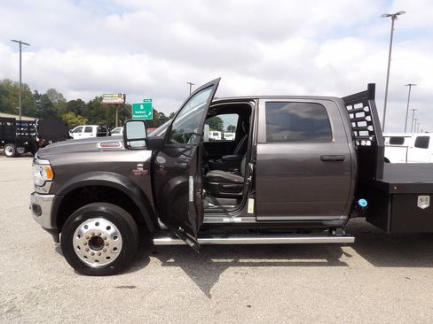 Used 2023 RAM 5500 Tradesman w/ Chrome Appearance Group AWD/4WD image 13