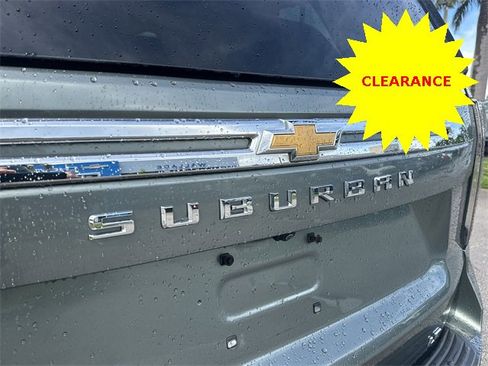Used 2023 Chevrolet Suburban LT image 6