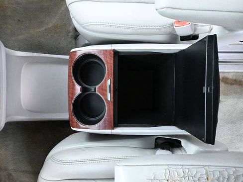 Used 2014 Toyota Sienna XLE image 32
