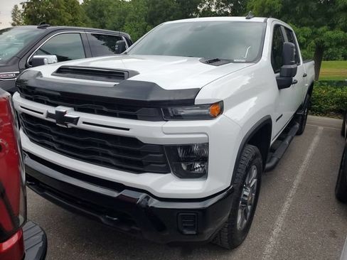 Used 2025 Chevrolet Silverado 2500 Custom w/ Custom Convenience Package AWD/4WD image 2