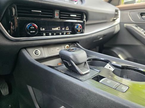 Used 2021 Nissan Rogue SV image 24