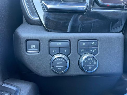 Used 2025 GMC Sierra 1500 SLT AWD/4WD image 46