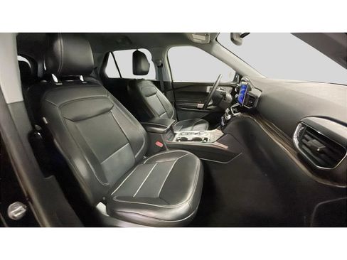 Used 2023 Ford Explorer Limited w/ Equipment Group 301A AWD/4WD image 16