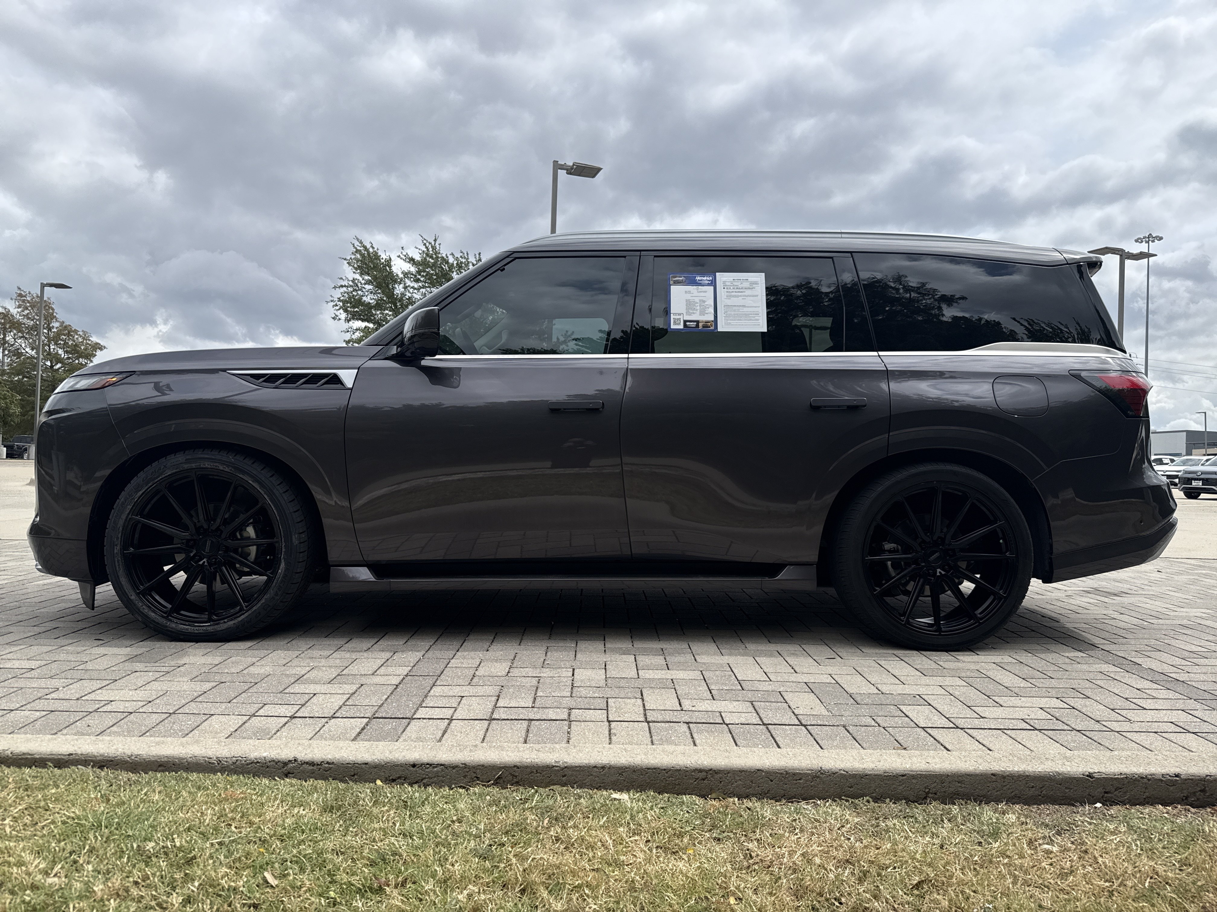 Used 2025 INFINITI QX80 Luxe w/ Cargo Package AWD/4WD image 6