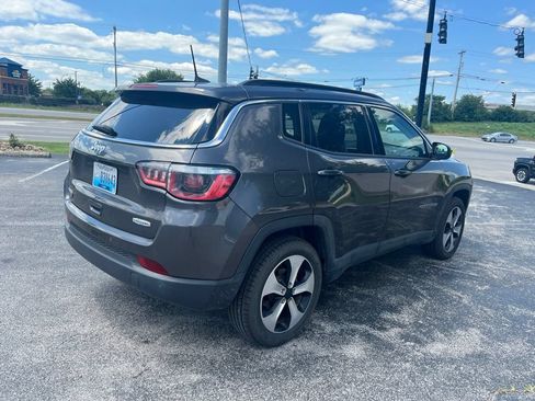 Used 2017 Jeep Compass Latitude w/ Popular Equipment Group AWD/4WD image 3