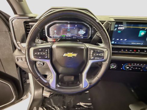 Used 2024 Chevrolet Silverado 1500 LT AWD/4WD image 13