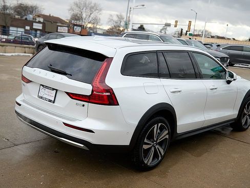New 2026 Volvo V60 B5 Cross Country Plus w/ Climate Package image 9
