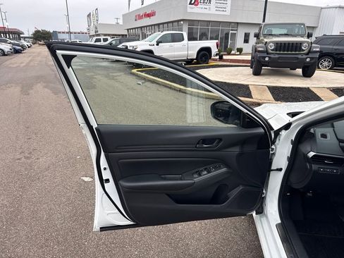 Used 2024 Nissan Altima 2.5 S image 21