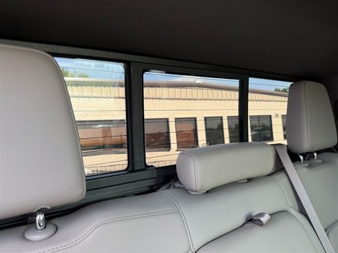 Used 2019 GMC Sierra 1500 SLT w/ SLT Premium Plus Package AWD/4WD image 16