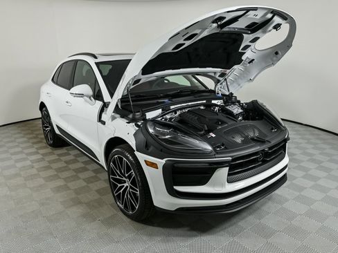 New 2025 Porsche Macan image 33