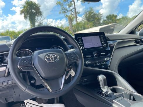 Used 2022 Toyota Camry SE FWD image 13