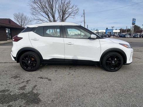 Used 2022 Nissan Kicks SV image 4