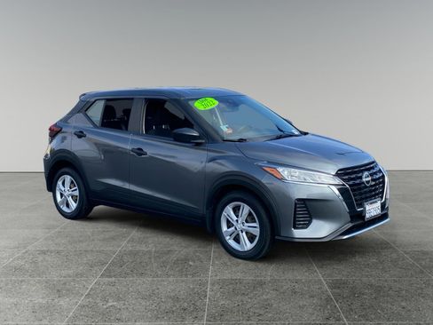 Used 2022 Nissan Kicks S w/ Interior Electronics Package FWD image 7