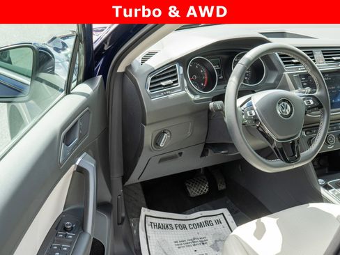 Used 2021 Volkswagen Tiguan SE w/ Panoramic Sunroof Package image 10