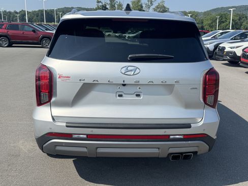 Used 2024 Hyundai Palisade Limited AWD/4WD image 4